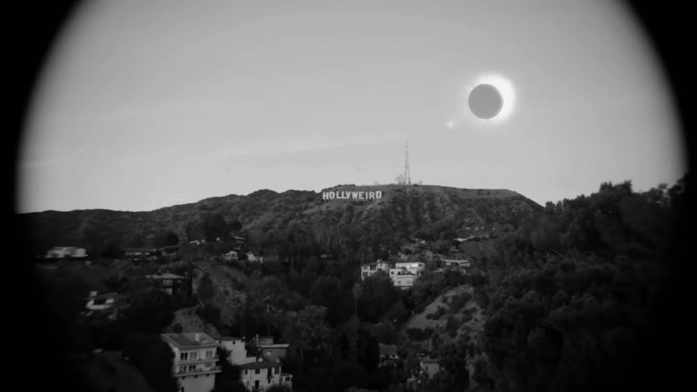 Landscape of the Hollywood hills, but spelled Hollyweird