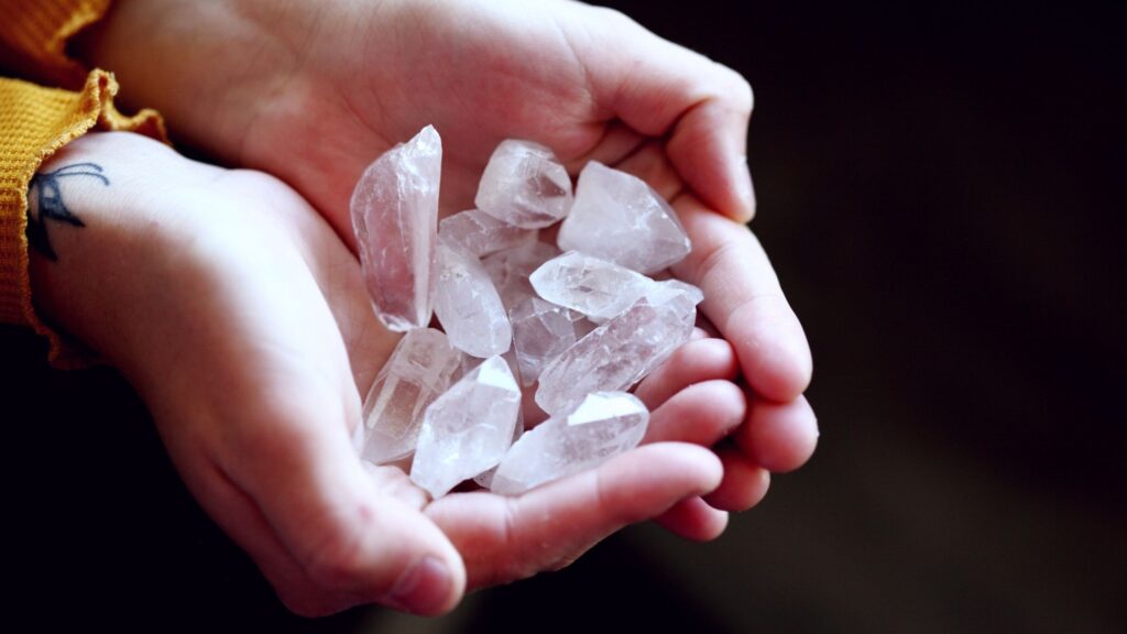 Hands full of quartz