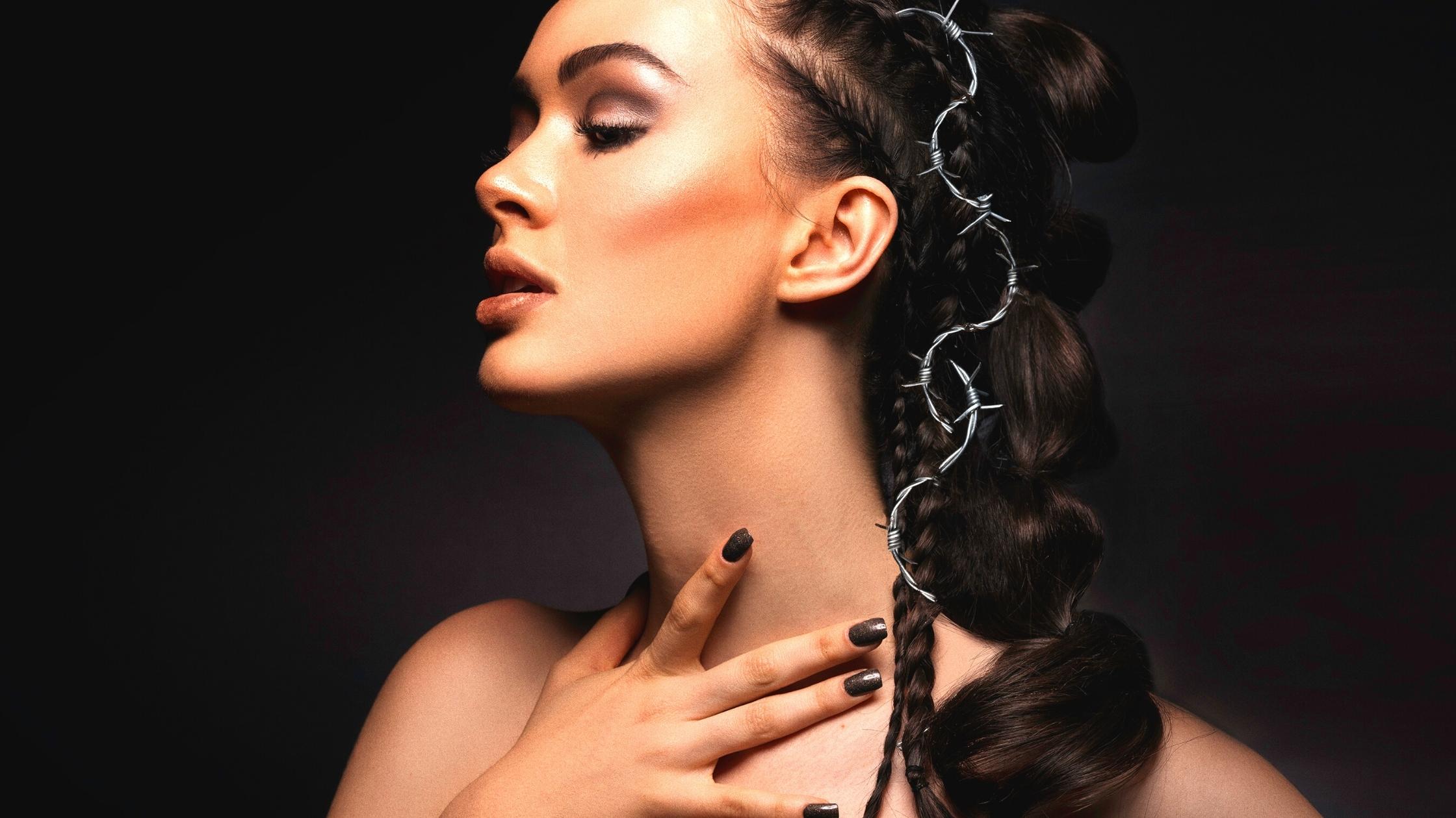 Woman with a barbed wire braid in her hair